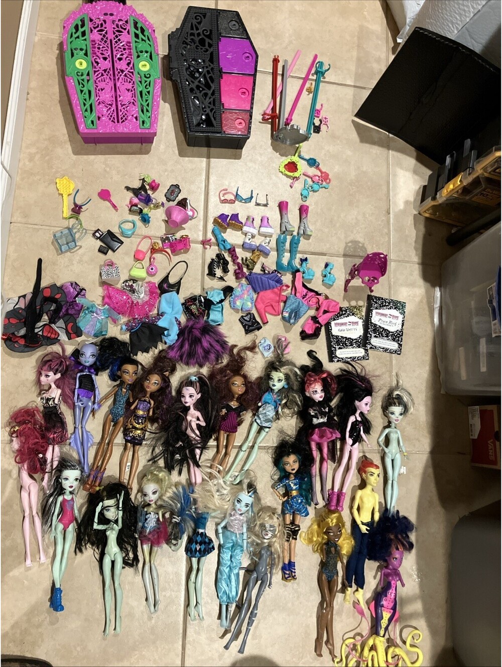 Hugh Lot Of Monster High Doll 21 Dolls Plus Mix Accessories Mixed Years “LOOK”